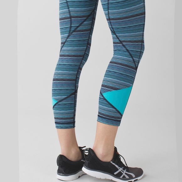 Lululemon ‘Pave Rival Crop’ in Peacock Blue - Picture 6 of 9